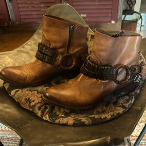 Freebird boots: Eve. These have been worn but are still perfectly lovely.